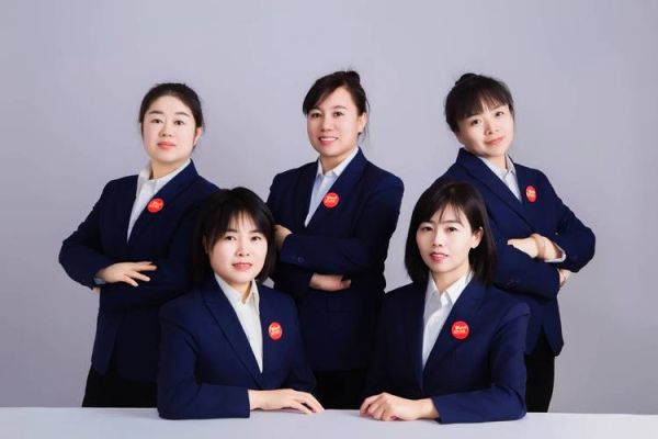 联通客服电话人工服务几点上班（联通客服电话人工服务几点上班的）